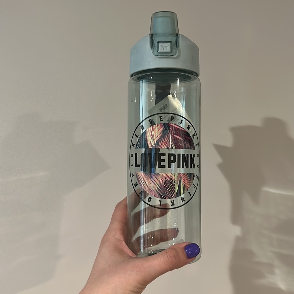 Victoria’s Secret 32 oz water bottle